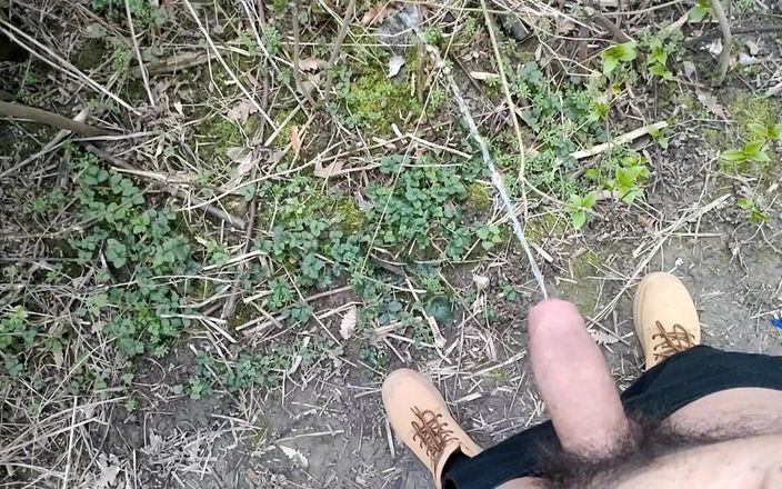 Idmir Sugary: Long Piss in Slow Motion From Uncut Hairy Cock Outdoor
