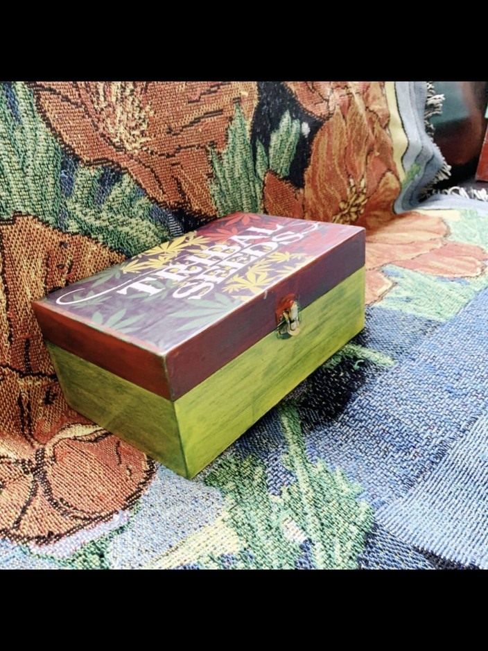 Suzy Wylde: Suzy Wylde एक निर्माता है जो कला और उपयोग योग्य वस्तुओं को बनाता है