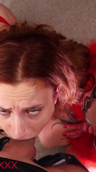 Blondynka i ruda bielizna POV Sex oralny z twarzy