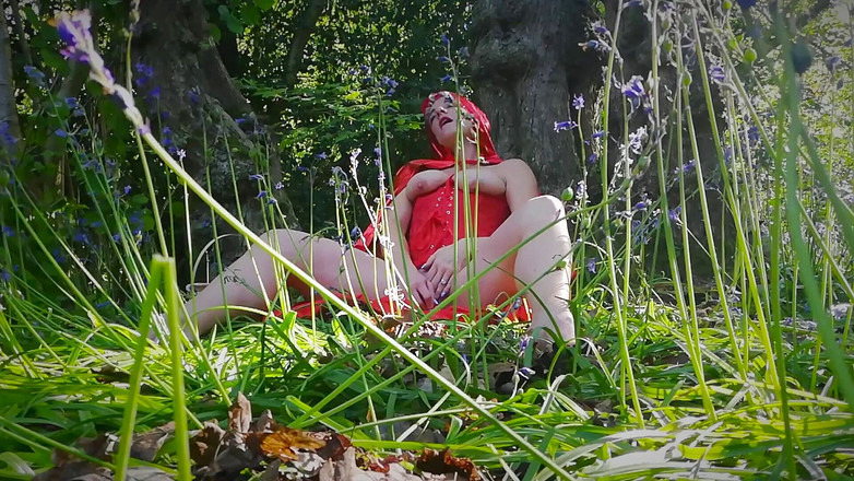 The adventures of Kylie Britain: Doamnă în roșu