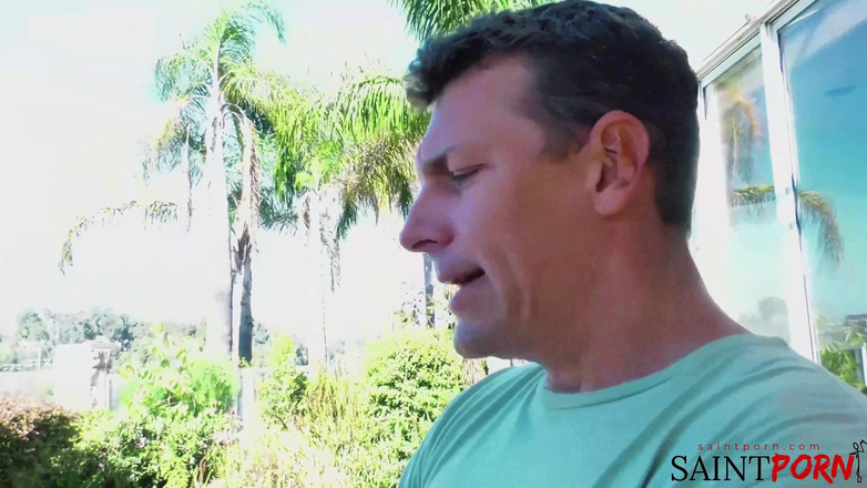 SaintPorn: Elena mang niềm đam mê cổ vũ của cô ấy vượt ra...