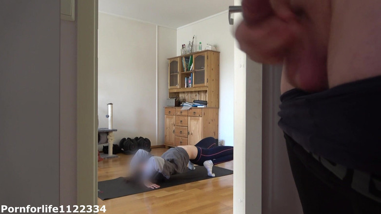 Pornforlife1122334: Adoro guardare come la mia sorellastra sta facendo yoga e...