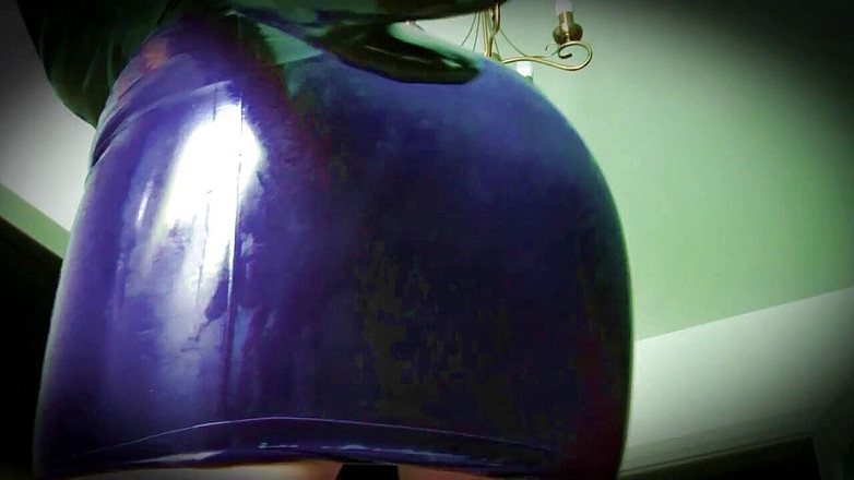 Goddess Celine: Menbekuk sarung tangan lateksku