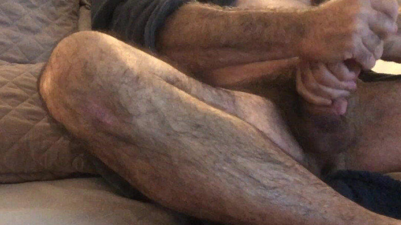 OhTrevor: Buka pintunya! Ayah pengen kamu dudukin kontol besarnya.