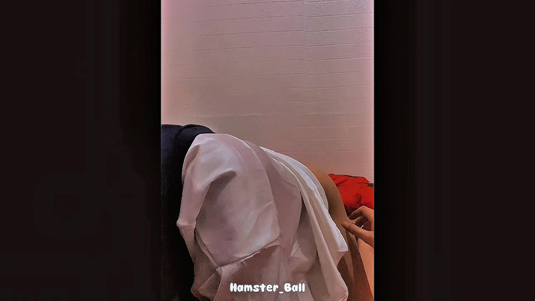 Hamster_Ball: マレー人のヒジャブは皆、フェラチオのペニスがとても上手であることは認めます