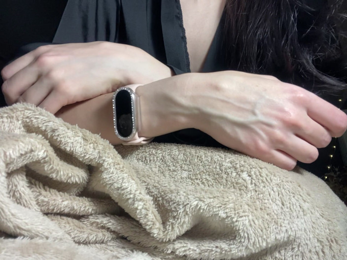 Princess Aisha: Caressing Veiny Hands