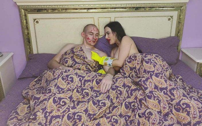 Princess18_: Çılgın lastik eldivenler sikişiyor