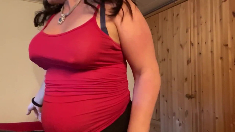 Tanja Tachee: On the treadmill - Workout with the fat nipples