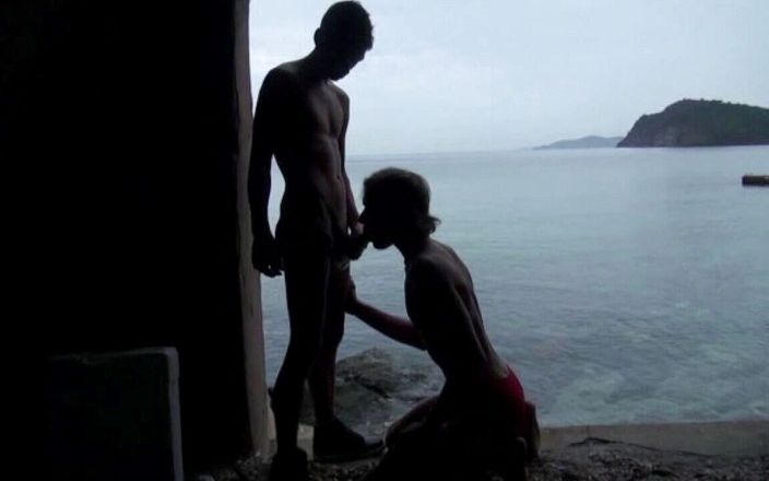 EXHIB BOYS: Young surfer fucked twink in the beach