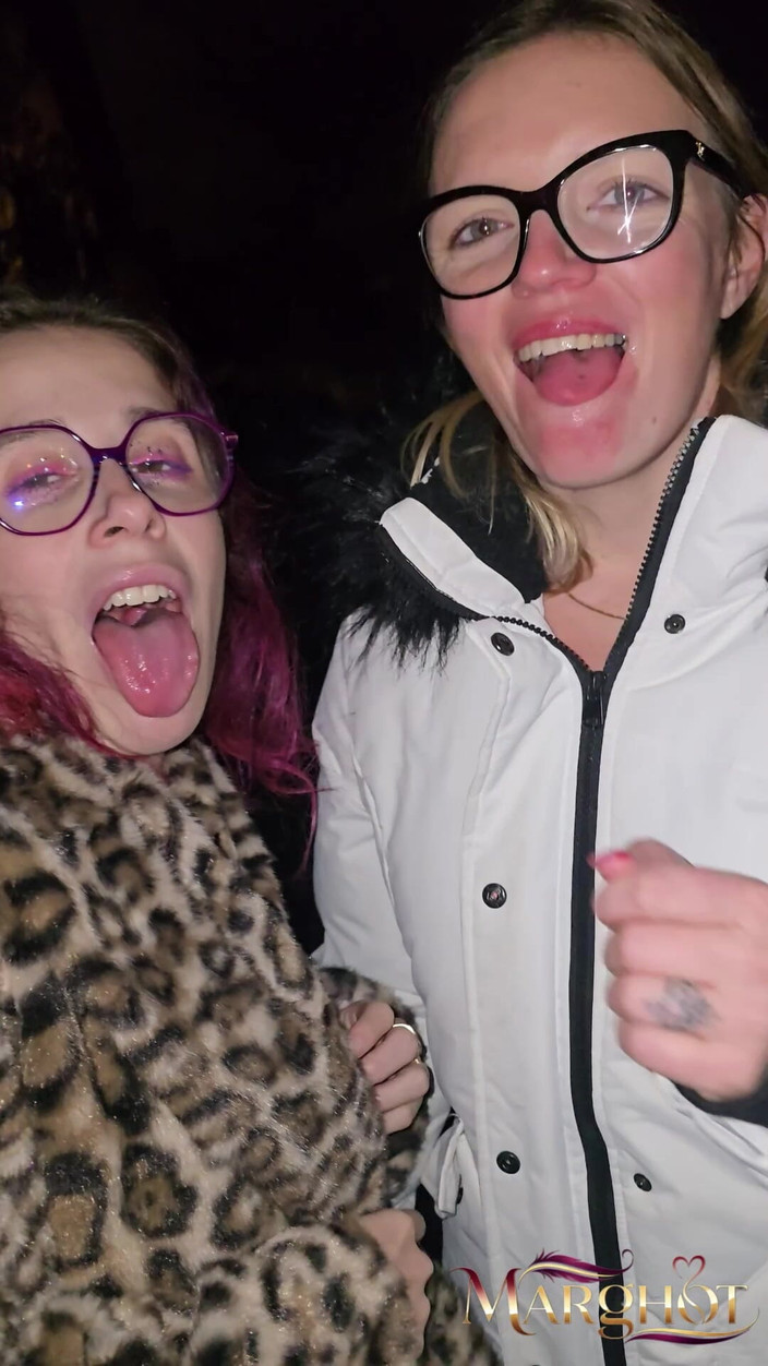 Sexymarghot: エキシブ・アンシーとマグダレーナ・メデューサ:彼氏を一緒に吸い、彼のジュースをどこへでも持っていく