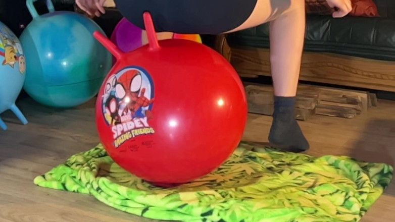 BeachBallsDuo: Poskakování na červeném hopperballu - non pop 