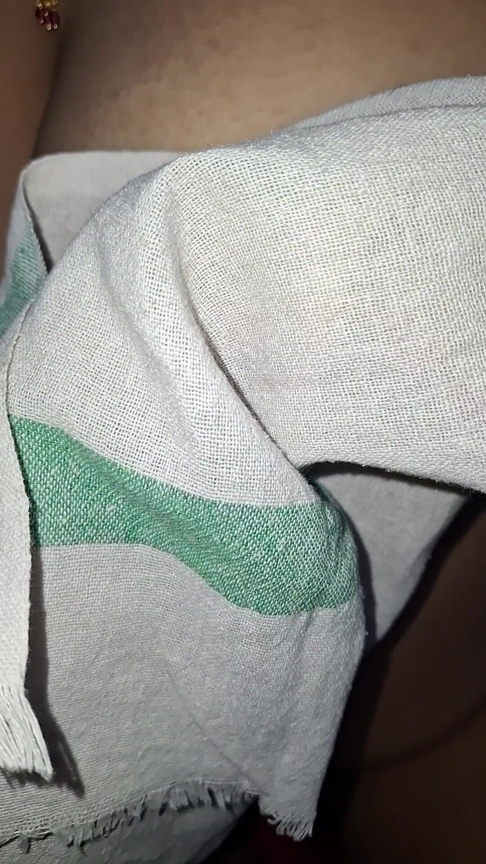 horneySonu: Golenie cipki Sonu