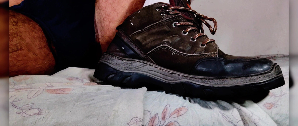 Stink HairyMale: Hút thuốc vào ngày đầu tiên của năm 2026