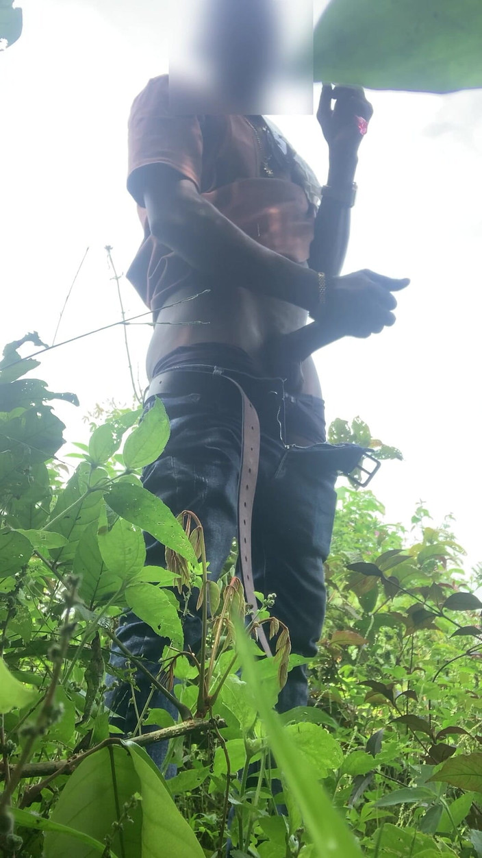 Dickass3x: Szybki wytrysk po długim spacerze w lesie