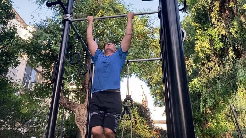 Alex Igogo: 自分を奮い立たせてオナニーするよ。