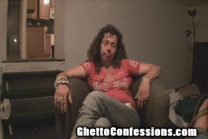 Ghetto Confessions: Pelacur bahagia jahat melambatkan lelaki tua jauhnya menghisap batang untuk...