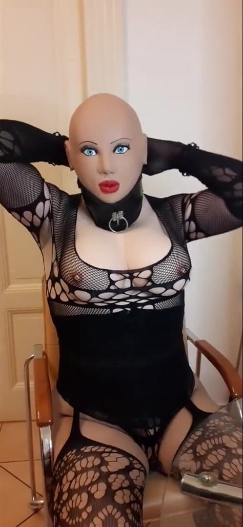 Erica Doll: De la mască grea la păpușă frumoasă mascată