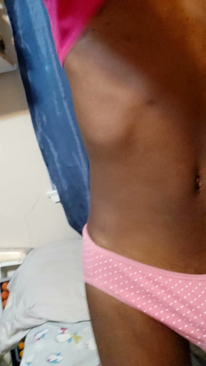 PawgrammerSocks: Femboy neagră îți arată chiloții umflături și cur