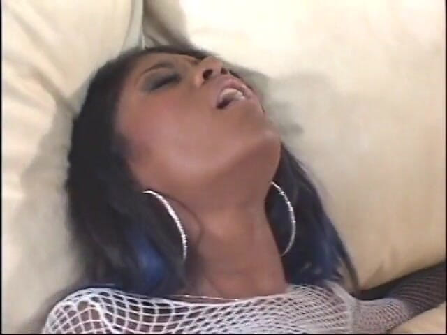 Super Babes: Fantastic black whore blows big dick and gets her shaved...