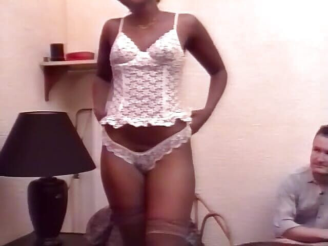 Videos Francaises: फ्रेंच साँवली की दो गोरे चोदने वाले द्वारा चुदाई