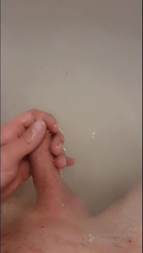 Johnny Dickenson: Johnny Dickenson stříká po koupeli a hraní