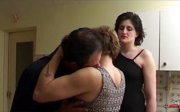 Vere Casalinghe Italia.: Ella comenzó a chupar la polla delante de mí y...