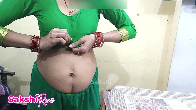 sakshi_raniii: Video seks makcik desi, makcik datang ke pepek berbulu kencing