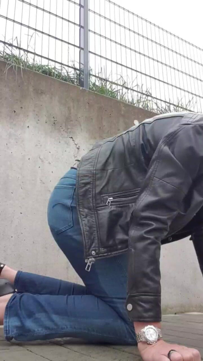 JulieEroticDress: Squirting in jeans