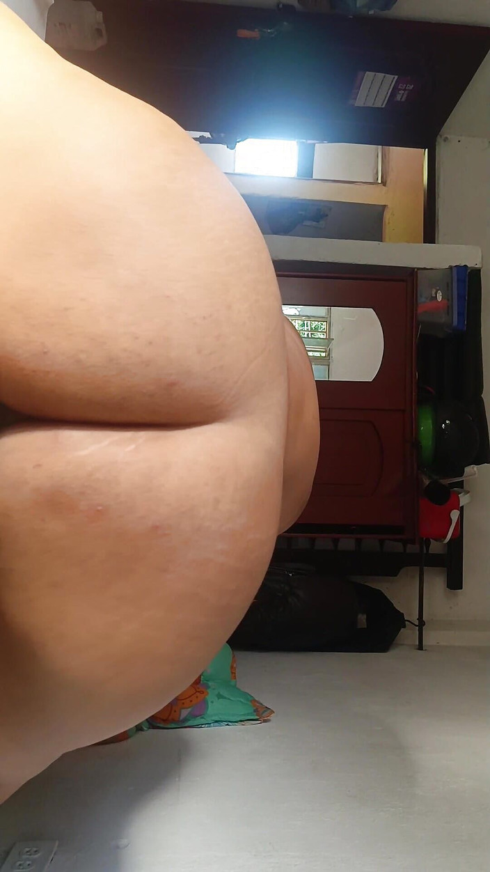 oficialkairadenaly: 我的继母是，她把我叫醒，一下子就高潮了，她屈服于我的悲伤，直到她把最后一滴奶从我身上射出来