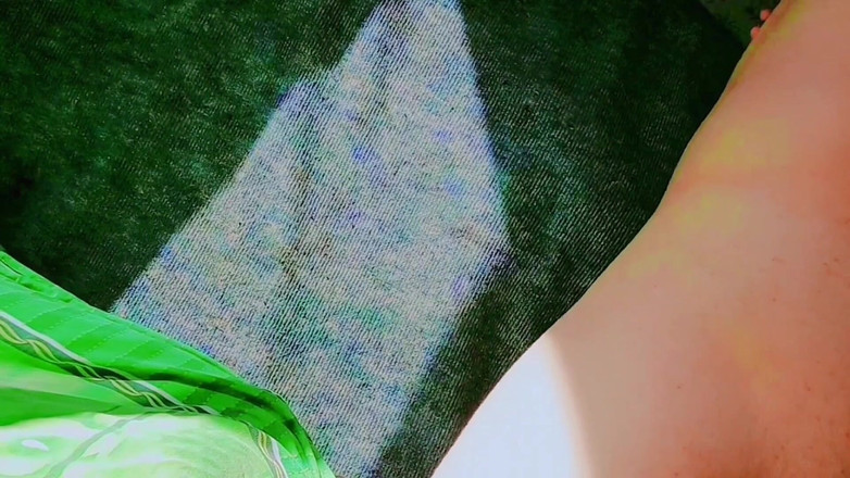 Kitty_Cross: Splendida gonna femminuccia aggiustata davanti allo specchio