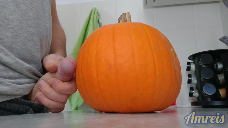 Amreis: Başka bir cadılar bayramı orgazmı. Kabağın üzerinde zonkluyor ve kalın.