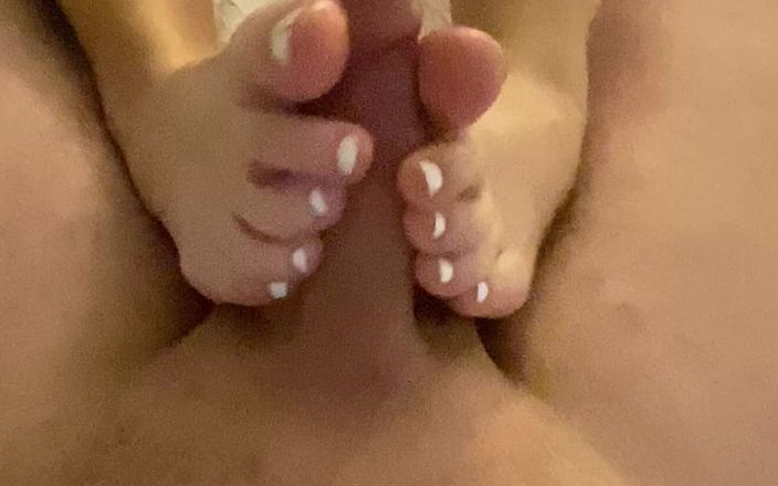 Gushing88: Wife Gives First Foot Job