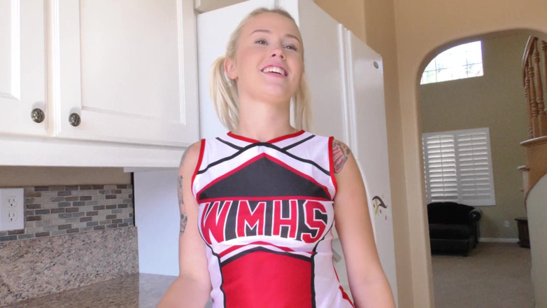 Hefburg: Cute Petite Cheerleader Loves It Ruff