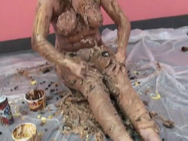 ChickPass Amateurs: Danni's covered in cookies and cream