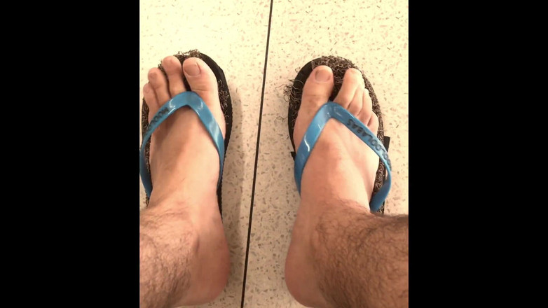 Manlyfoot: Mis chanclas quieren lucir la parte superior de mis pies -...