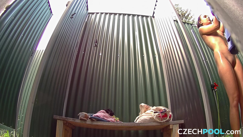 Czech Pool: Czech Pool 5: Si cantik seksi memakai pertunjukan mandian berwap