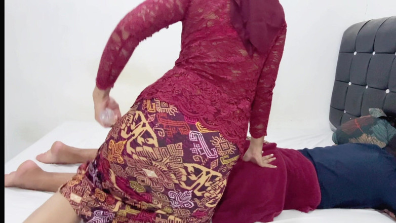 Jamsen: Red Kebaya Girl's Vitality Massage