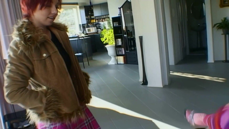 MMV BEST MOVIES AND CLIPS: Două femei excitate s-au apropiat pe stradă să se fută