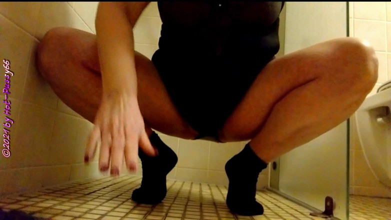 Hot-Pussy66: Great Lingerie Pissing in The Rehab Shower