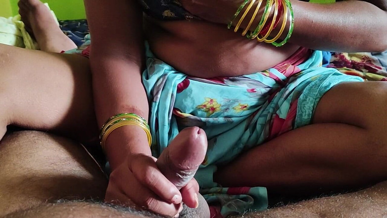 FULLMJEDETI: Bhabhi schüttelte meinen penis