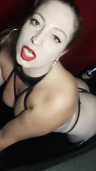 Venom Evil får ett bad av piss och sperma