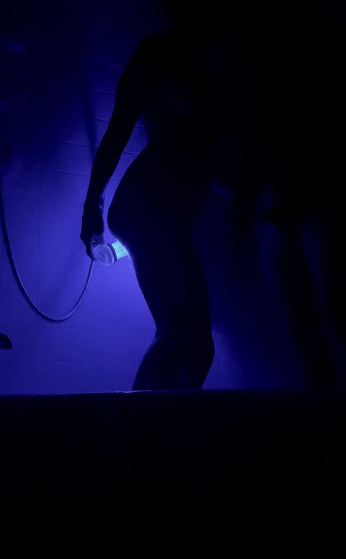 VibeWithMommy: Ta głowica prysznicowa sprawiła, że seks pod prysznicem rzeczywiście warto spróbować!...