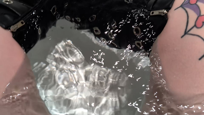 Goddess Transcendence: Фетиш мокрого чобота та купання в одязі, мій брудний секрет після поганого побачення