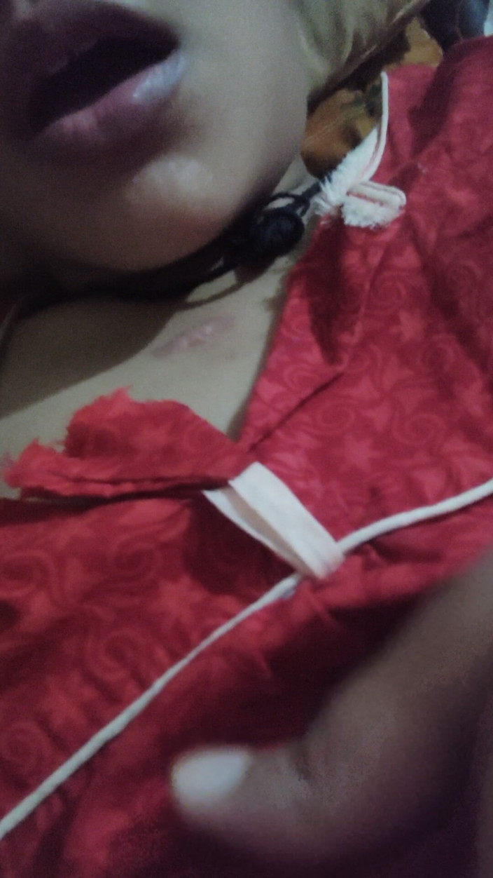 Dr_doom21: Indiancă care se masturbează și se pregătește pentru futut