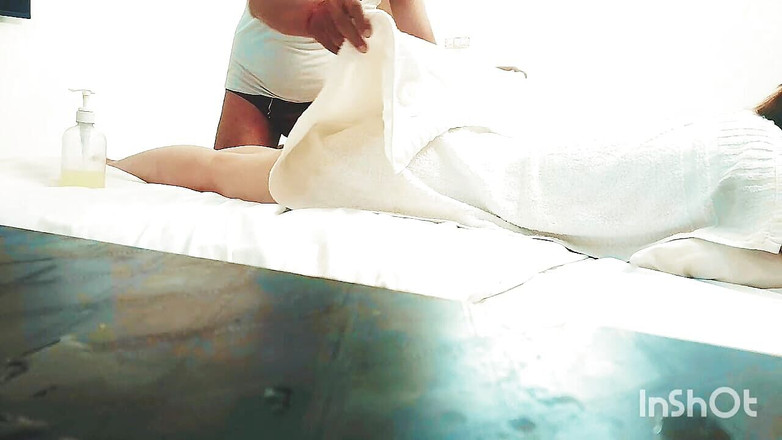 Indo-nepa entertainment: Gadis seksi ini dipijat sama tukang pijat