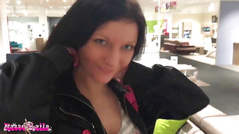 Laila Banx: Ošukaná v obchodě s nábytkem - extrémní cumwalk