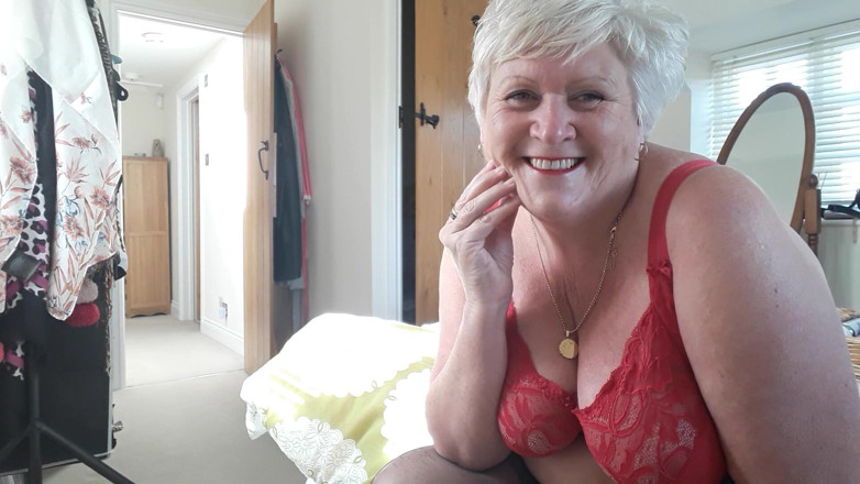 Uk Joolz: Ceinture rouge et soutien-gorge, avec jeu de chatte