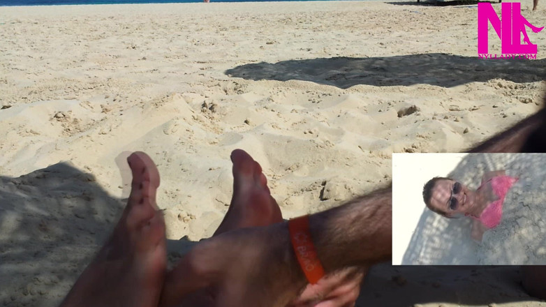Nyllady: Łaskotanie mnie na stopach na plaży