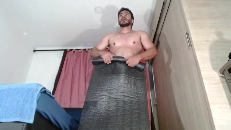 Tommhot: Cvičení s bandou odporu doma a nahá