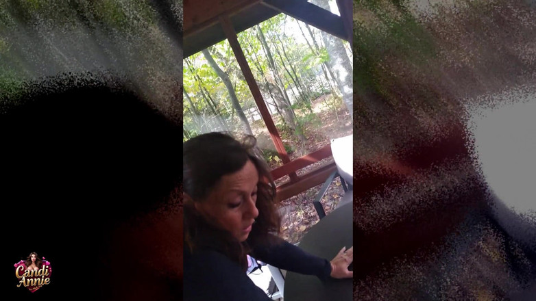 Candi Annie: Skvělá zábava POV šukání v lese a polykání mrdky - Candi Annie